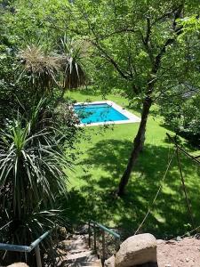 Výhľad na bazén v ubytovaní Casa de Rebolfe (Cinfães - Douro) alebo v jeho blízkosti
