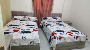 two beds sitting next to each other in a bedroom at Gardenia compound in Cairo