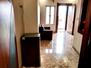 范兰德凡Premium Homestay Near Banke Bihari Ji with Power Backup - Free WiFi - Washing Machine etc的相册照片