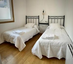 Ένα ή περισσότερα κρεβάτια σε δωμάτιο στο Ático acogedor en Boiro