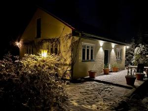 Fotografie z fotogalerie ubytování Ferienhaus im Grünen mit Kamin v destinaci Oranienburg