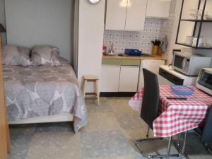 Zdjęcie z galerii obiektu Studio pour 2 avec Cuisine Équipée et Lave-Linge, près des Thermes d'Amélie-les-Bains - FR-1-703-146 w mieście Amélie-les-Bains-Palalda