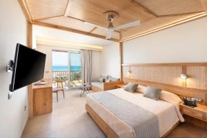 Televízia a/alebo spoločenská miestnosť v ubytovaní Horizon Beach Resort
