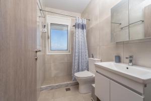 A bathroom at Piperitsa house for nomads or families in the countryside Még 37 kép