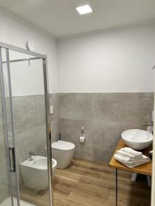 a bathroom with a sink and a tub and a toilet at Azienda agrituristica Scotti in Somma Lombardo