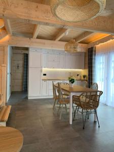 a kitchen and dining room with a table and chairs at Uroczy drewniany domek - Domki pod Brzegiem in Zakopane