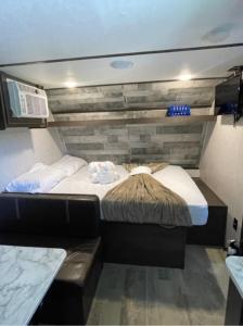 Postel nebo postele na pokoji v ubytování Paseo Isamar Campers