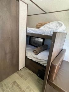 Postel nebo postele na pokoji v ubytování Paseo Isamar Campers