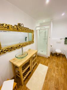 a bathroom with a sink and a mirror at O fil de l'eau 