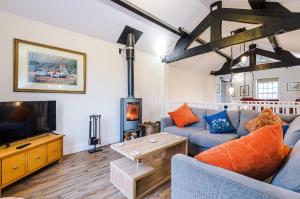 Кът за сядане в Stunning 4-bedroom Country House with Canal Views in Sandbach by HP Accommodation