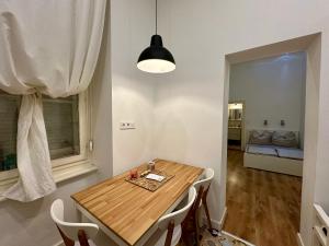 Posteľ alebo postele v izbe v ubytovaní Cozy studio flat in the heart of Budapest