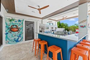 马拉松Luxury Seaside Escape ~ Heated Pool w Jacuzzi ~ Elevator ~ Dock ~ Scenic Views的相册照片