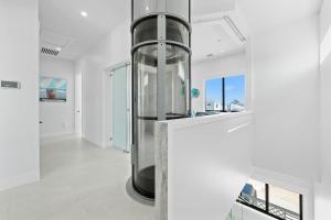 马拉松Luxury Seaside Escape ~ Heated Pool w Jacuzzi ~ Elevator ~ Dock ~ Scenic Views的相册照片