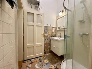 Kúpeľňa v ubytovaní Cozy studio flat in the heart of Budapest + 1 fotografia