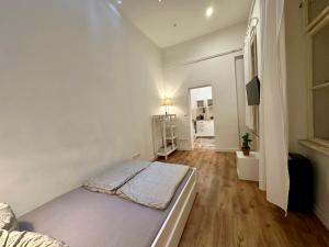 Posteľ alebo postele v izbe v ubytovaní Cozy studio flat in the heart of Budapest