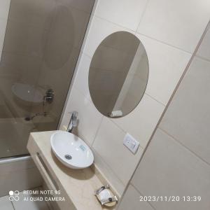 a bathroom with a sink and a mirror at Gaudium in Paraná