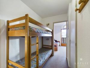 Appartement Montvalezan-La Rosière, 2 pièces, 4 personnes - FR-1-398-522にある二段ベッド