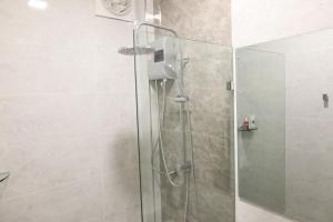 Bilik mandi di S.P.C Apartment by Brodderud