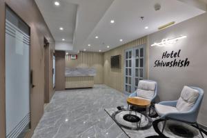 Ruang duduk di Hotel Shivashish