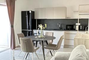 a kitchen and dining room with a table and chairs at Arte Oliva in Grebaštica