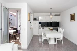 Kuchyňa alebo kuchynka v ubytovaní Apartment Dupčić + 13 fotografií