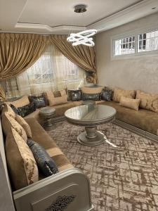 Χώρος καθιστικού στο Villa Parfum d'Agadir - Piscine privée - Spacieuse et Confortable - Parking - Vue mer - Ambiance familliale