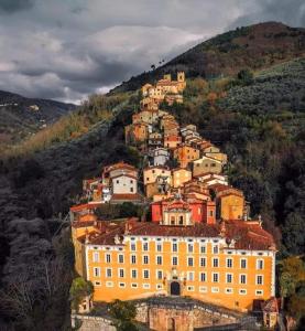 Nespecifikovaný výhled na hory nebo výhled na hory při pohledu z bed and breakfast