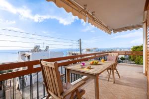 Balkón nebo terasa v ubytování Sea view apartment 100m from the beach
