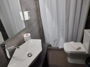 Ванная комната в Jacuzzi Suites 2