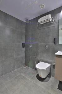 Bilik mandi di Hotel Shivashish