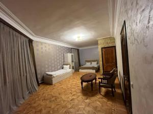 Postel nebo postele na pokoji v ubytování Baron Hotel