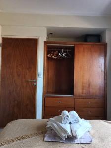 En eller flere senge i et værelse på A pasitos del mar, tranquilo. + 18 billeder