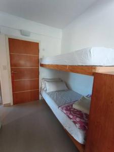 En eller flere senge i et værelse på A pasitos del mar, tranquilo.