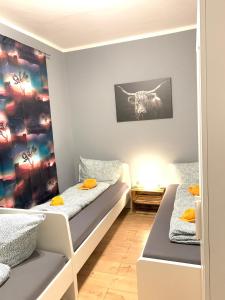 Postel nebo postele na pokoji v ubytování Flensburg Zentrum 50 06 + 30 fotografií