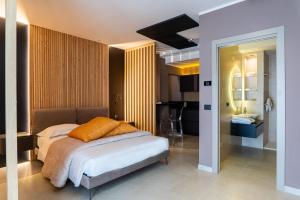 Postel nebo postele na pokoji v ubytování La Pergola Suites