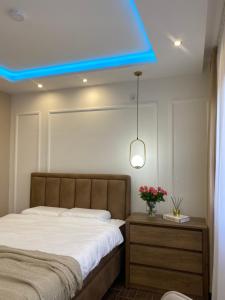 Giường trong phòng chung tại Magic Luxury