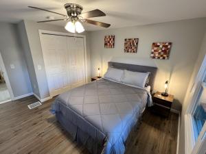 Photo de la galerie de l'établissement Large Duplex in Town Center, à Southington 28 autres photos