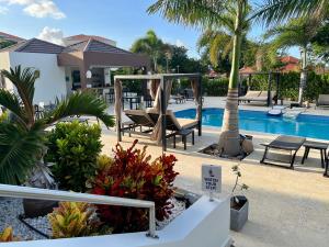 Bazen u ili blizu objekta Xanadu Apartments at Blue Bay Golf & Beach Resort