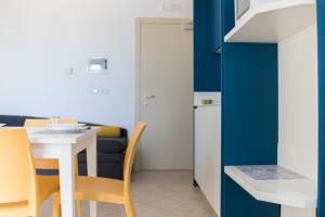 a kitchen and dining room with a table and chairs at Calanca Apulian Residence in Torre Santa Sabina