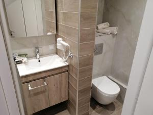 Central suite on Clock Square D1的一间浴室