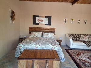 a bedroom with a bed and a couch at Cabana Refúgio da Mata in Juquitiba +92 photos