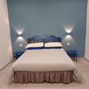 a bedroom with a bed with two blue walls at Partenope 10 in Naples