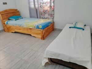 1 dormitorio con 2 camas en una habitación en Villa pour vos vacances à Lomé, en Agouévé