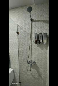 a shower in a bathroom with a glass door at Torre jeshua in Santo Domingo