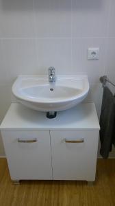 a white sink sitting on top of a white cabinet at Unseburger Brauhaus GmbH FW 4 in Unseburg +26 photos