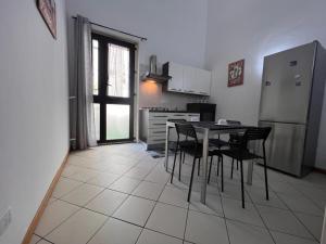 A kitchen or kitchenette at Casa Catania Inn