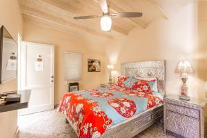 a bedroom with a bed and a ceiling fan at Casas Artistas in San Miguel de Allende