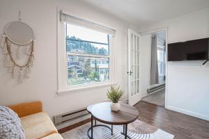 Fotografie z fotogalerie ubytování Seaside Serenity 1-BR Apt with peek-a-boo sound views v destinaci Seattle