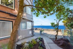 Fotografie z fotogalerie ubytování Seaside Serenity 1-BR Apt with peek-a-boo sound views v destinaci Seattle
