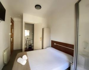 Postel nebo postele na pokoji v ubytování LÀtic Rooms